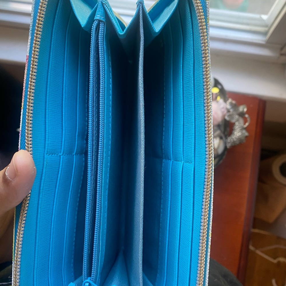 Dooney & Bourke snow cone wallet